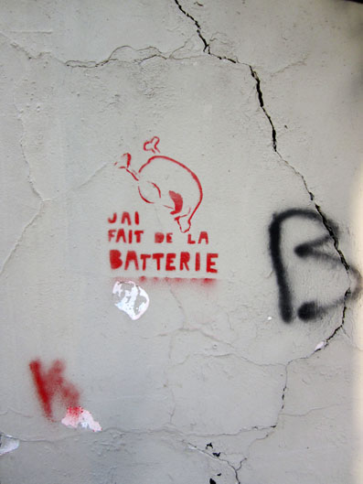 mai2011-graffiti-pochoir-rueAlouettes-archyves