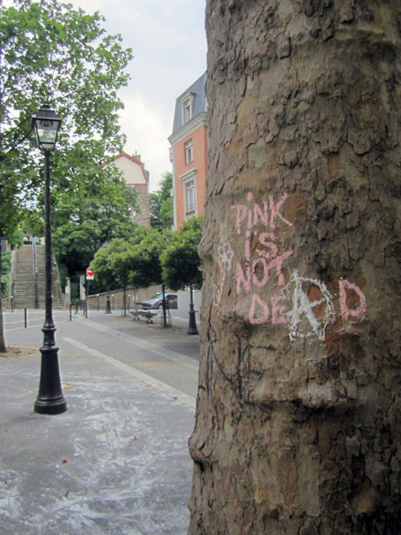 12-07-05-GRAFFITI-ParisXX-placeOctaveChanute3-archyves