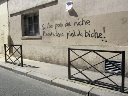 12-07-25-GRAFFITI-ParisXX-rue du retrait2-archyves