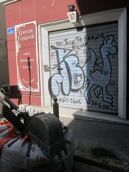 12-08-GRAFFITI-Marseille-rueBreteuil2-archyves