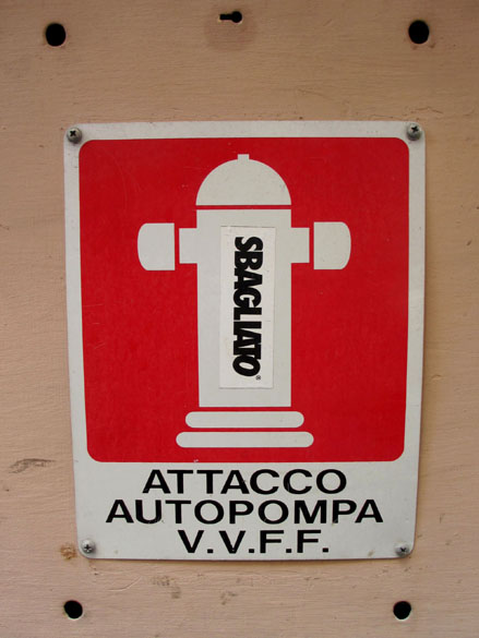 12-10-31-STICKER-Rome-Sbagliato-archyves